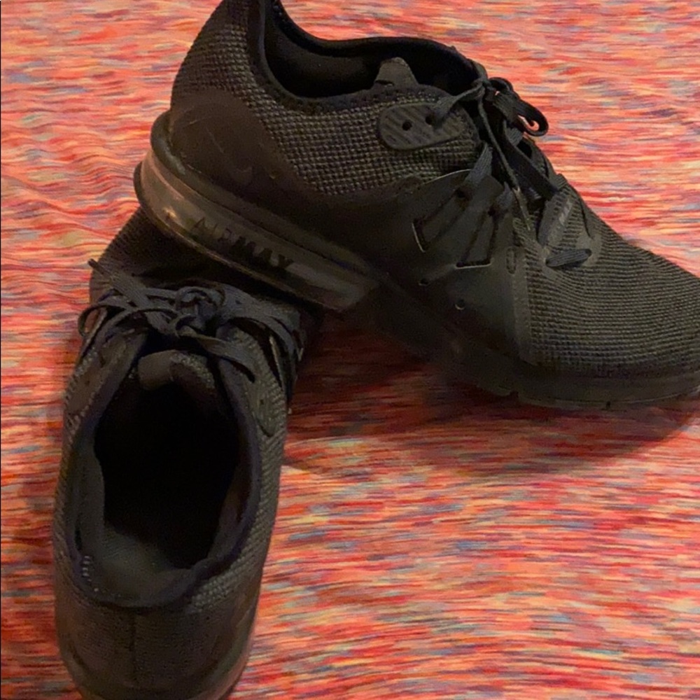 Women’s black Nike airmax